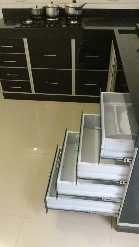 Armario em vidro preto com gavetas Armario em vidro preto com gavetas